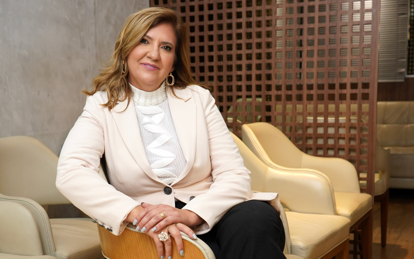 Dra. Lauriene no consultório